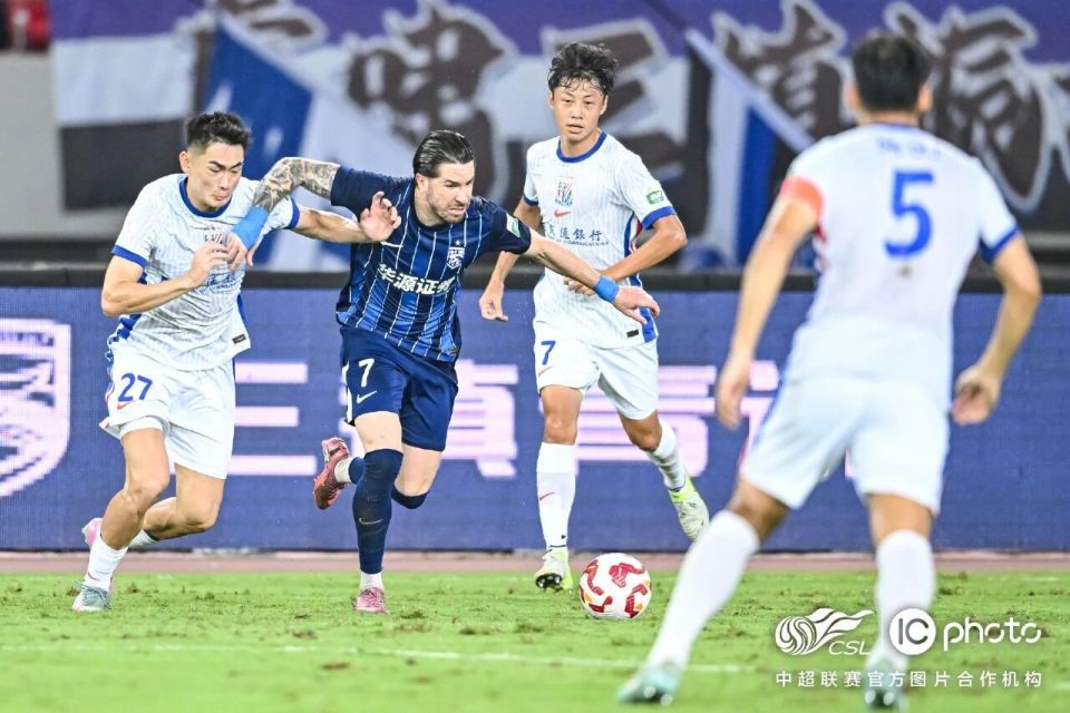 队在同一轮, 队从未放弃, 与武汉三镇