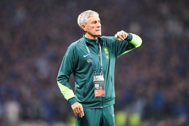 借出色的表, 居积分榜首, 安在亚冠赛